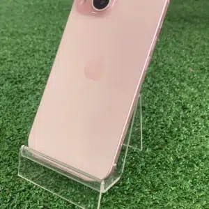 iPhone 15 rosa de segunda mano, vista trasera