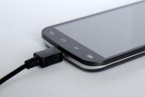 El móvil no carga: ¿cable, cargador o conector?